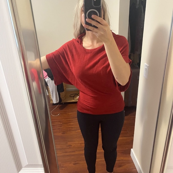 Le Chateau Sweater - Picture 2 of 2